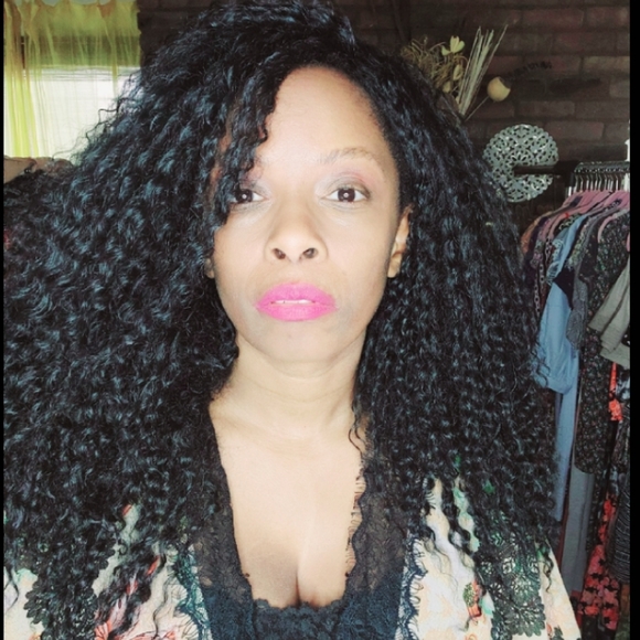 💗I'm Lucy, your Boutique Posher! 💗 - Picture 3 of 12